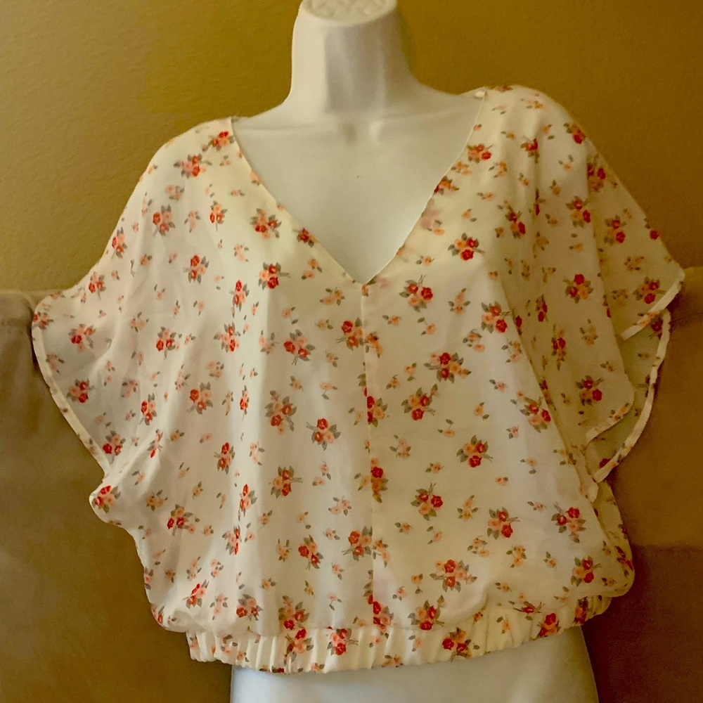 Flowery Japna Cutest Blouse - V-neck Flowey - Size Small - Brand New with Tag